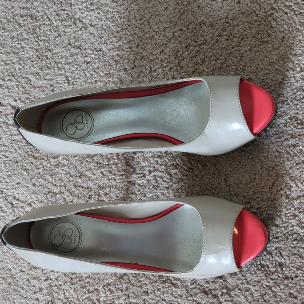 Size nine Jessica Simpson heels